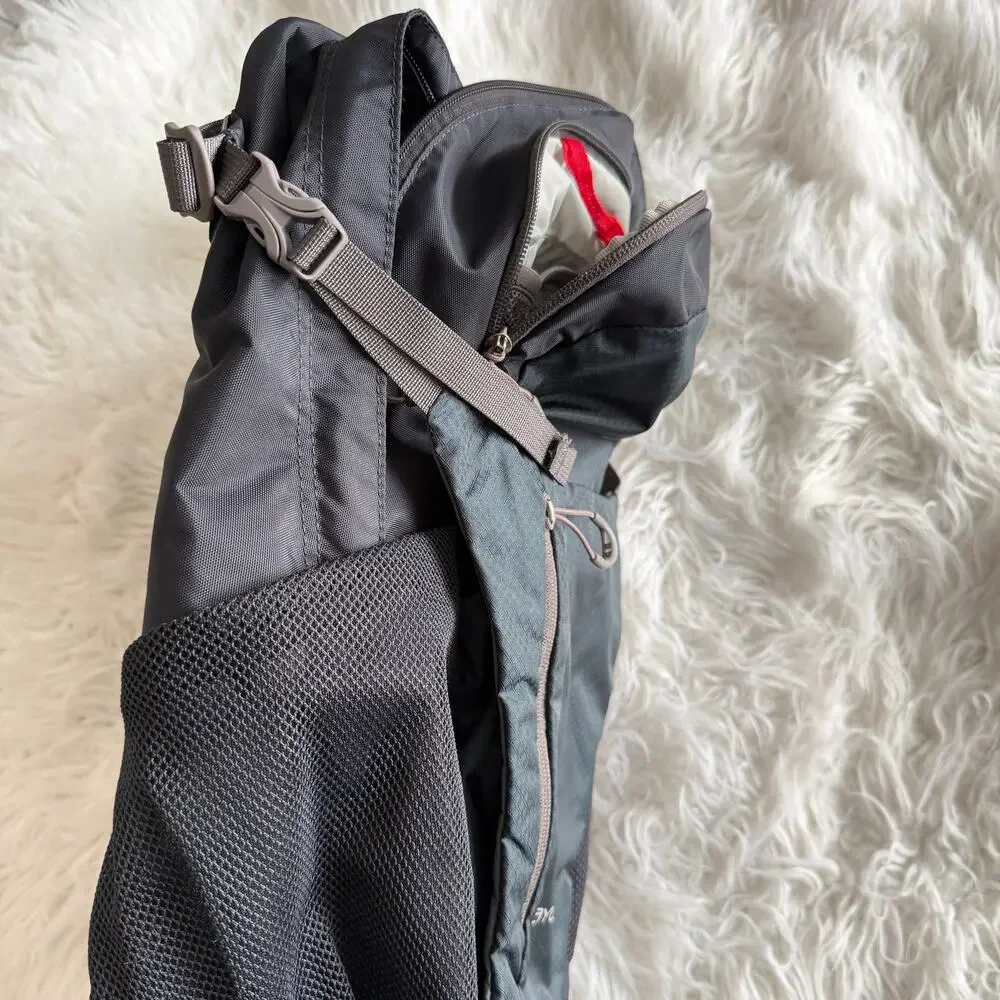 Osprey Daylite Plus Backpack in Black featuring a front stash pocket - Picture 13 of 14